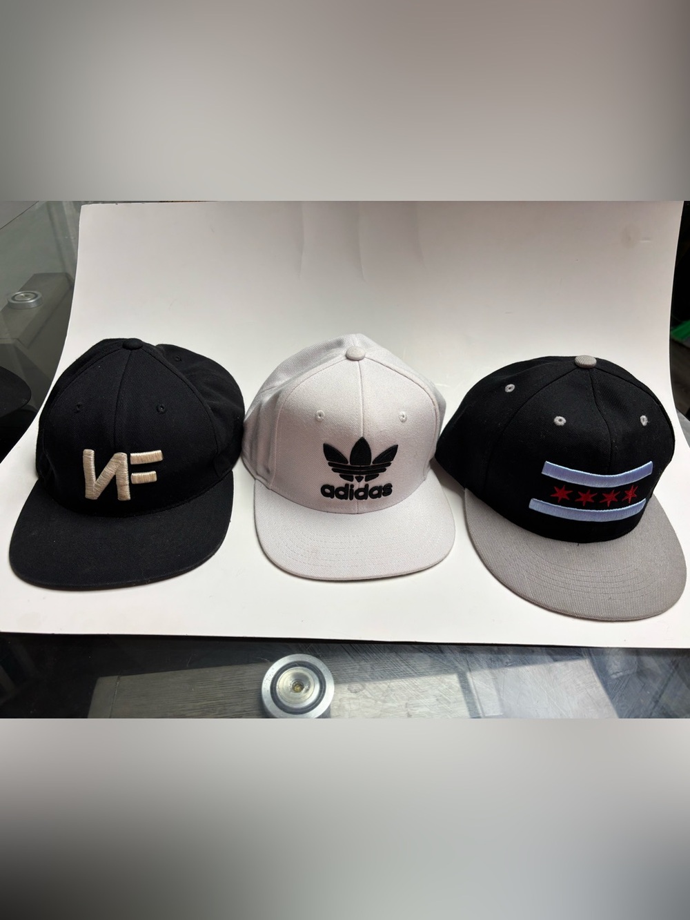LOT OF 10 SNAPBACK HATS / FLAT BILL CAPS – MIXED COLORS & STYLES